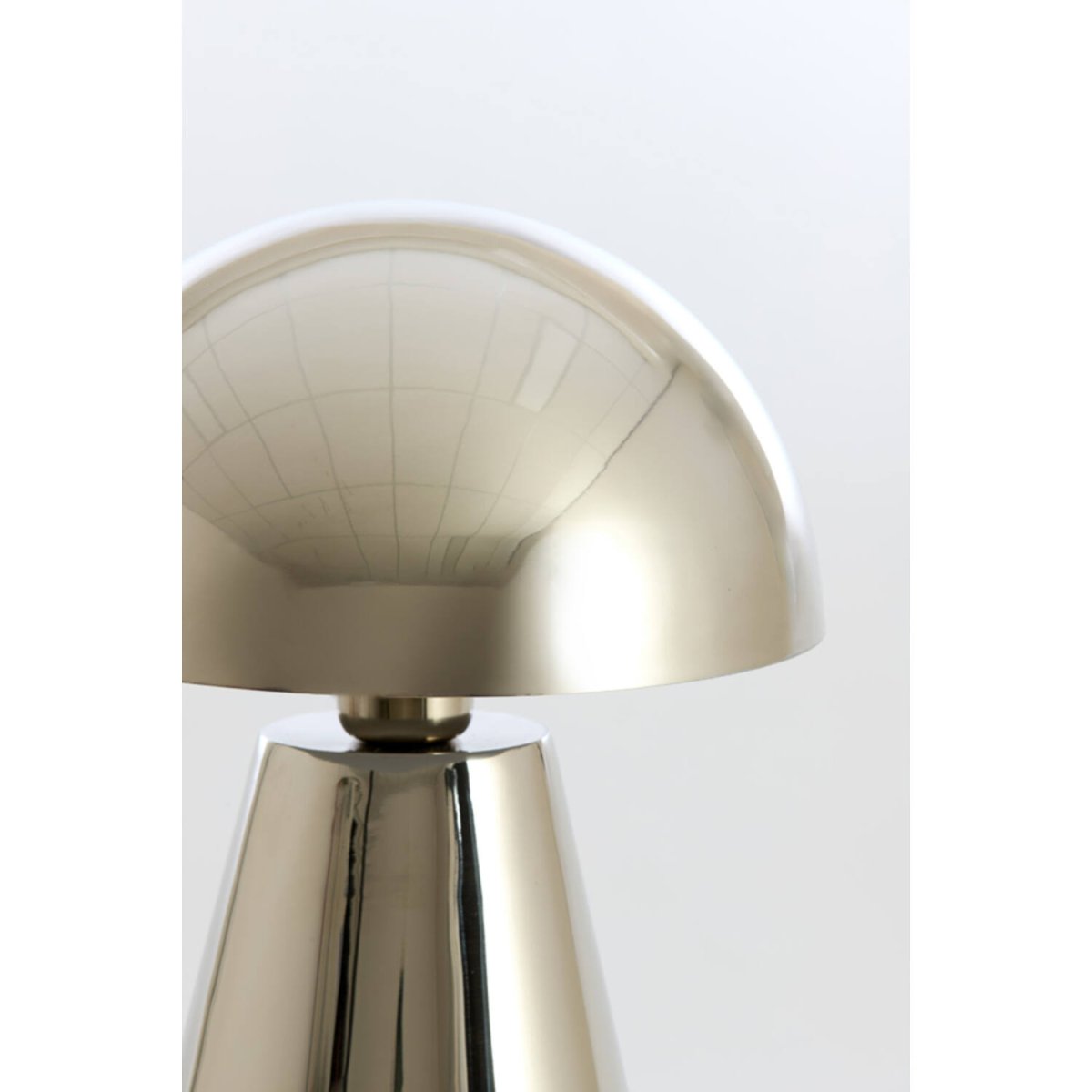 Surrina 40cm Nikkeli pöytävalaisin valmistajalta Light & Living - 