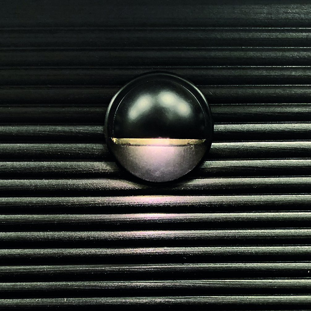 Aries 4 Musta valmistajalta Lightson - Se on pieni kuin kansivalo, mutta siin&auml; on "kulmainen" h&auml;mmennyksen v&auml;ltt&auml;miseksi.