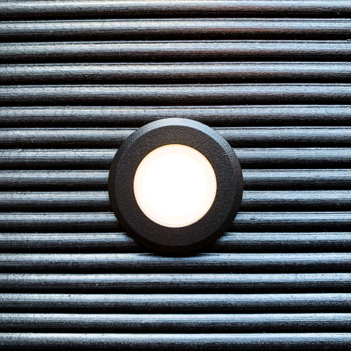 Orion 10 Musta valmistajalta Lightson - Orion on my&ouml;s saatavilla&aring; Orion 5 -pakkauksena (taide: 5098), jos haluat laajentaa j&auml;rjestelm&auml;&auml;si.