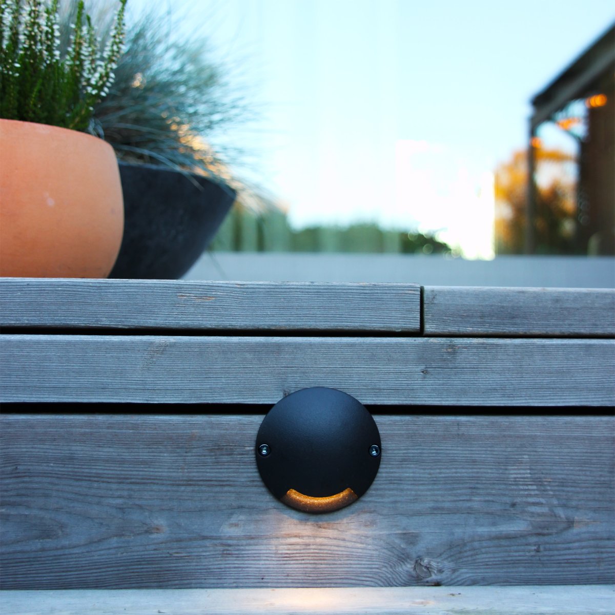 Zenit Musta valmistajalta Lightson - Jos sinulla on askelmia, jotka on merkittävä kompastumisvaaran välttämiseksi, Zenit on täydellinen lamppu.