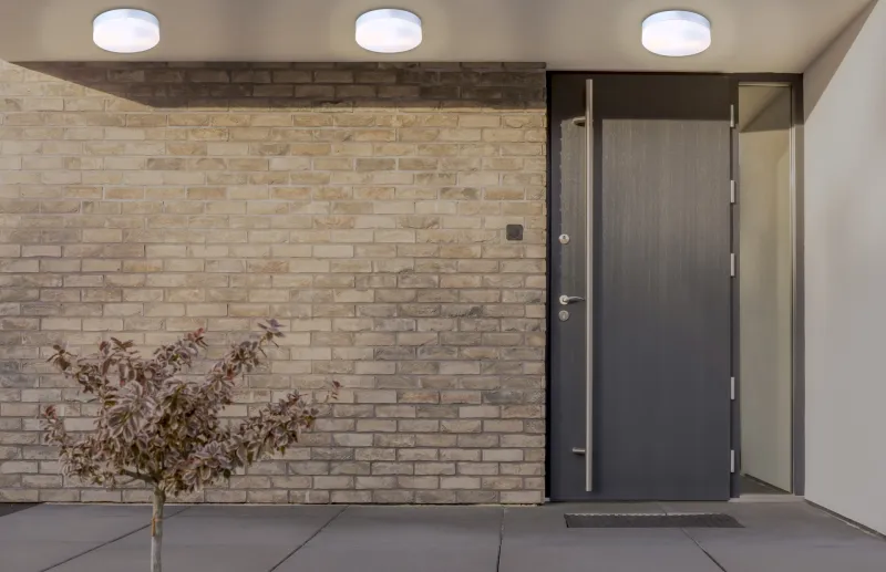 Vranos 24cm Hopea valmistajalta Globo Lighting - Vranos &auml;r en stilren och h&ouml;gkvalitativ utomhuslampa, s&aring; elegant att den lika g&auml;rna kunde pryda ditt vardagsrum.