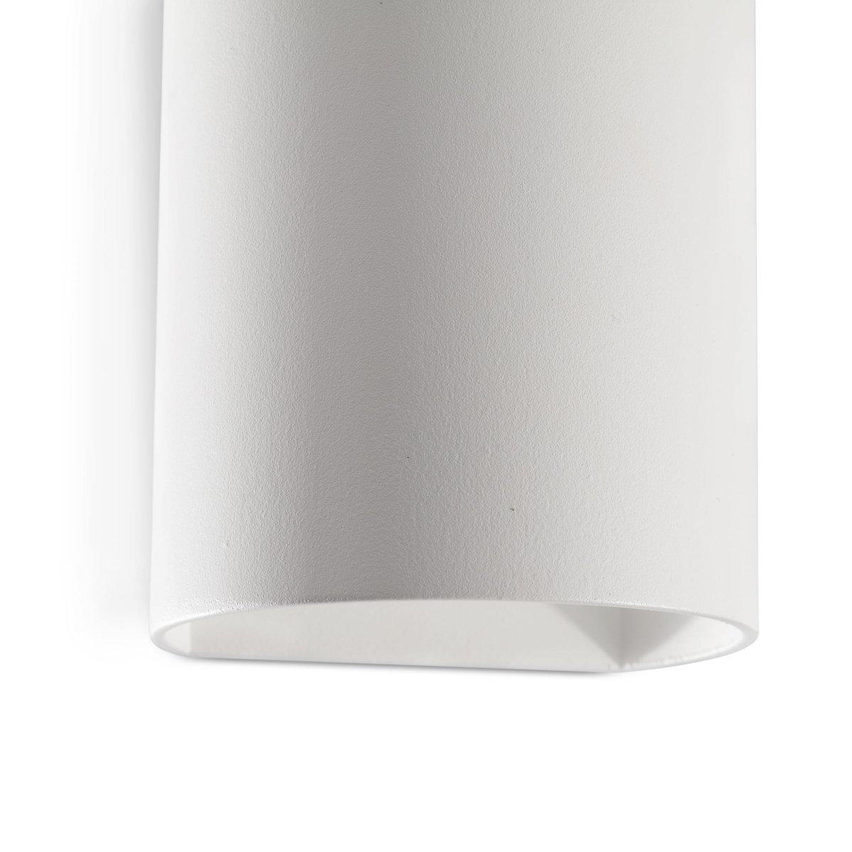 Sole 10cm Valkoinen seinävalaisin valmistajalta Faro Barcelona - Sole on valkoinen sein&auml;valaisin, jossa on sile&auml; pinta ja joka yhdist&auml;&auml; toiminnallisuuden ja muodon kompaktissa koossa.