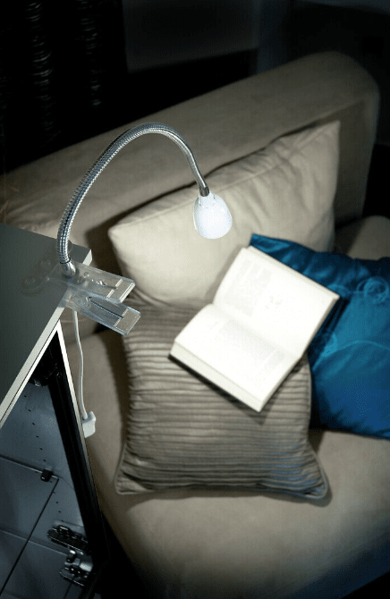 Stella Valkoinen nipistinvalaisin valmistajalta Airam - Stellalla voit vaihtaa p&ouml;yt&auml;- tai sein&auml;valaisimen joko pysyv&auml;sti tai tilap&auml;isesti.