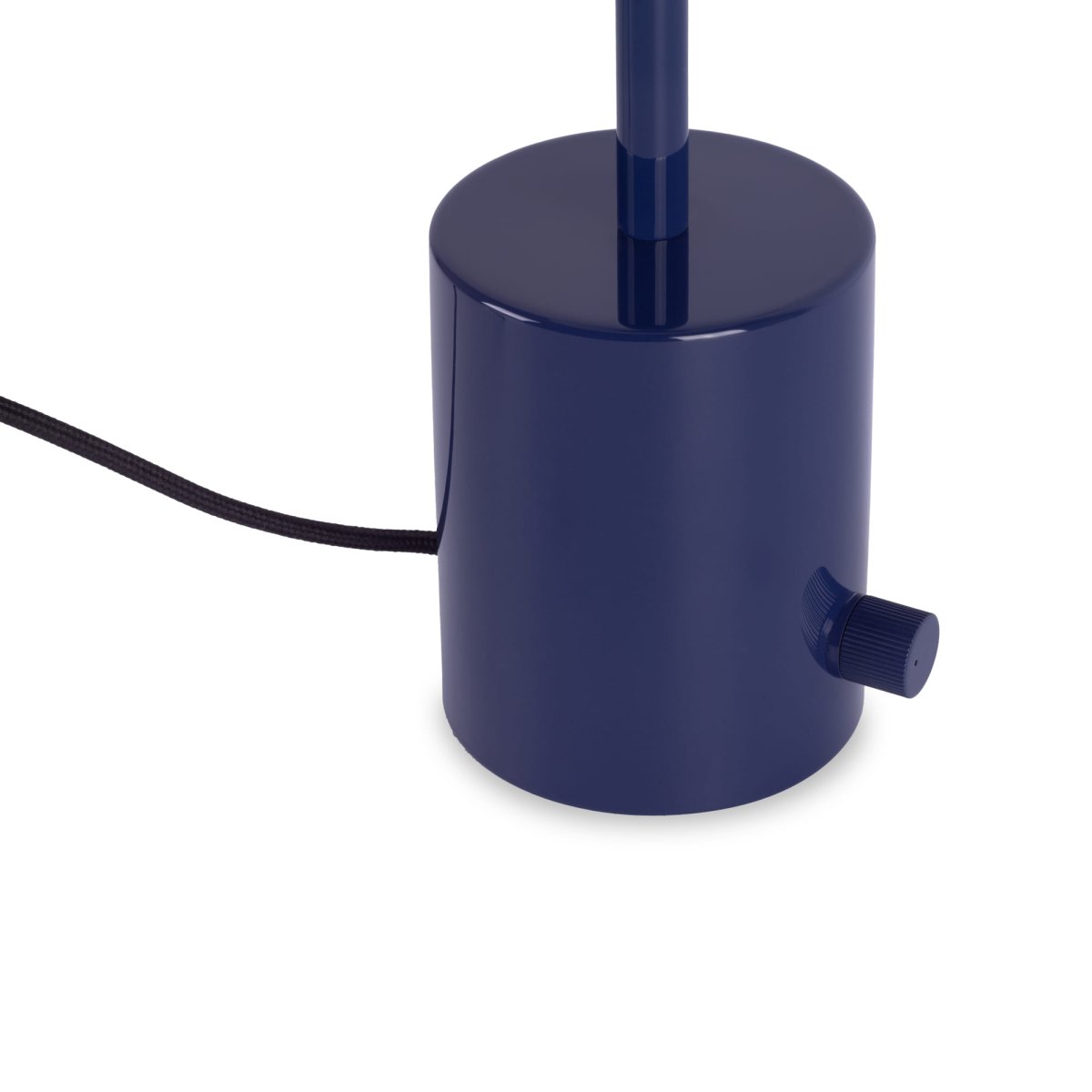 Hoshi 40cm Sininen pöytävalaisin valmistajalta Faro Barcelona - Hoshi on design-valaisin, jossa on kapea siluetti, vakaa jalusta ja integroitu LED (12W, 2700K), joka tarjoaa l&auml;mmint&auml; ja miellytt&auml;v&auml;&auml; valoa.