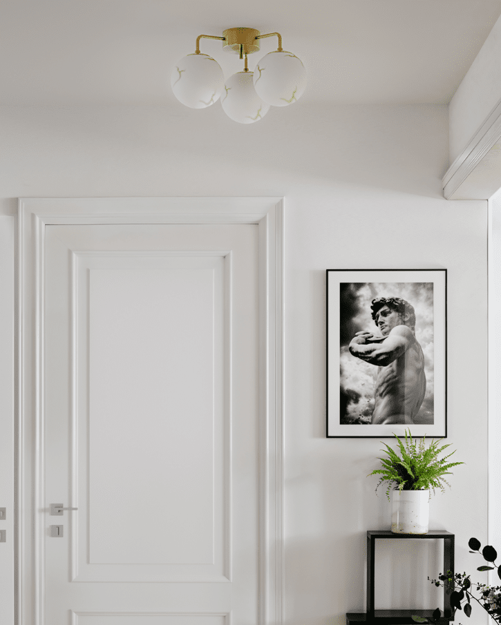 Bellagio Ø50 Messinki plafondi valmistajalta By Rydéns - Bellagio on elegantti ja tyylik&auml;s kattovalaisin, joka yhdist&auml;&auml; klassisia muotoiluelementtej&auml; moderniin ilmeeseen.