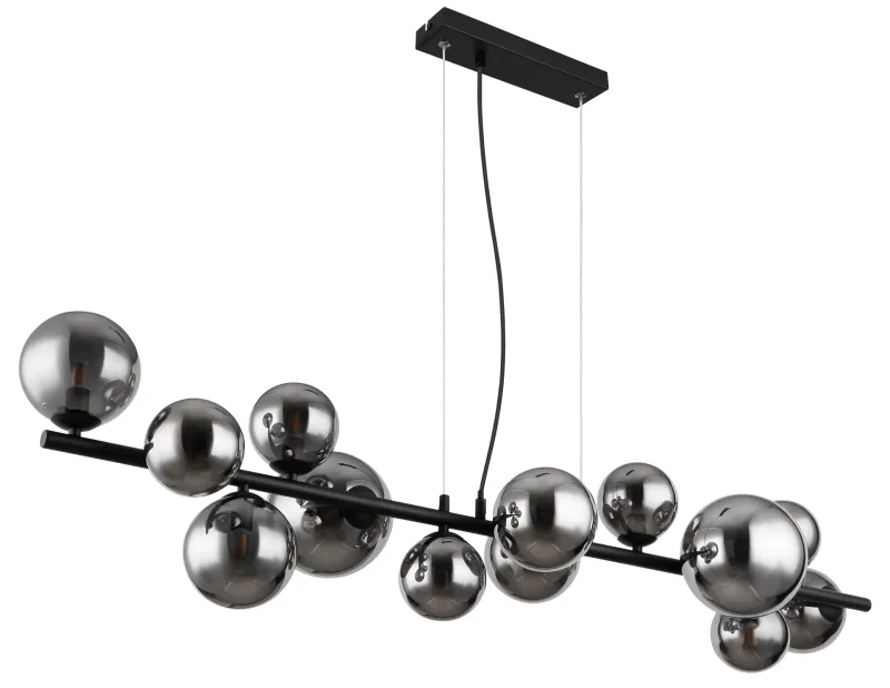 Riha 120cm Savun värinen kattovalaisin valmistajalta Globo Lighting - Lampan &auml;r av mattsvart metall och ger ditt hem en lyxig och inbjudande atmosf&auml;r.