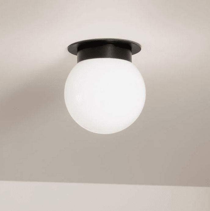 Albers Ø20 Musta plafondi valmistajalta Elstead Lighting - Albersin kattovalaisin tarjoaa kauniin ja tasaisen valon, sek&auml; yksin&auml;&auml;n ett&auml; useita yhdess&auml;.