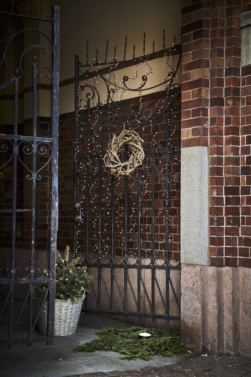 Valosarja Crispy Ice White 16m Musta valmistajalta Star Trading - Crispy Ice White on edullinen perussarja, jossa on laaja valikoima ja kylmempi kiilto toimii eritt&auml;in hyvin talviymp&auml;rist&ouml;ss&auml;.