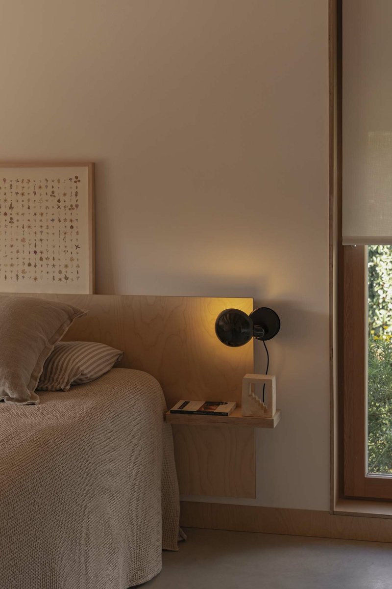 Bela 24cm Musta työpöytävalaisin valmistajalta Faro Barcelona - Bela on monipuolinen valaisin, joka sopii kaikenlaisiin sisustustyyleihin.