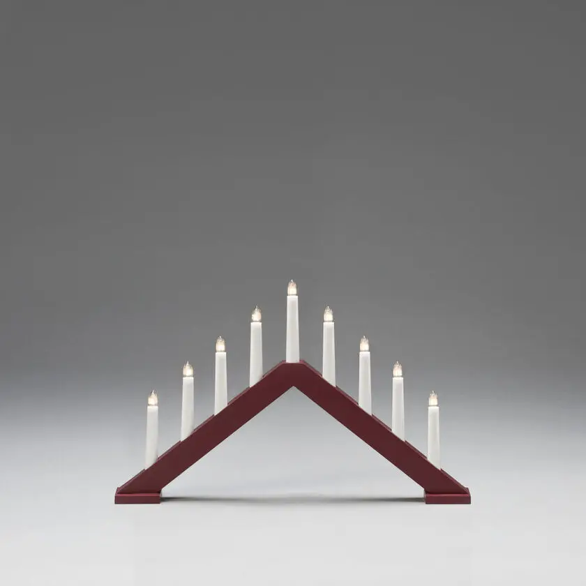Candelabra 9 Lights Matta tummanpunainen valmistajalta Konstsmide - Anna kotiisi ajaton ja tyylik&auml;s joulutunnelma t&auml;ll&auml; tyylikk&auml;&auml;ll&auml; puisella adventtikynttil&auml;njalalla.