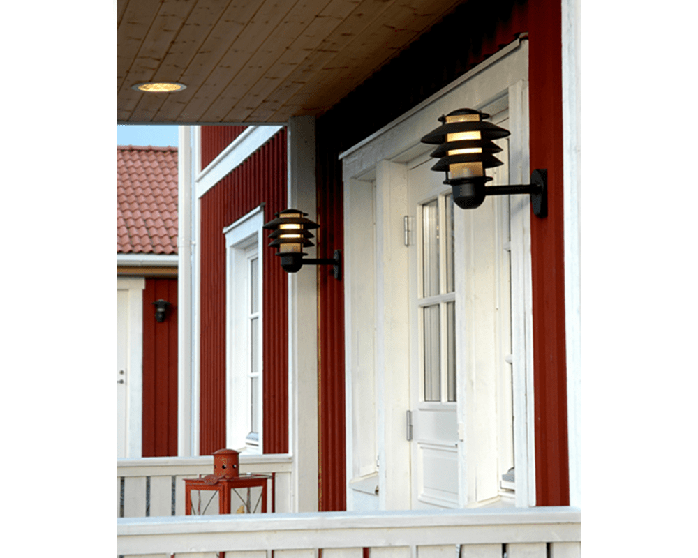Alefors Musta ulkovalo valmistajalta Westal - Alefors-seinävalaisin on klassinen valaisin, jossa on pyöreä ja kiertosymmetrinen valokuvio.