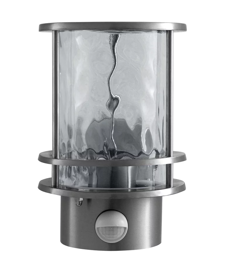 Post Sensor Ruostumaton teräs ulkovalo valmistajalta Ledvance - Ruostumattomasta ter&auml;ksest&auml; valmistettu kirkas lasikupu vasaralla, se luo kauniin valon leikin ja luo kutsuvan tunnelman.