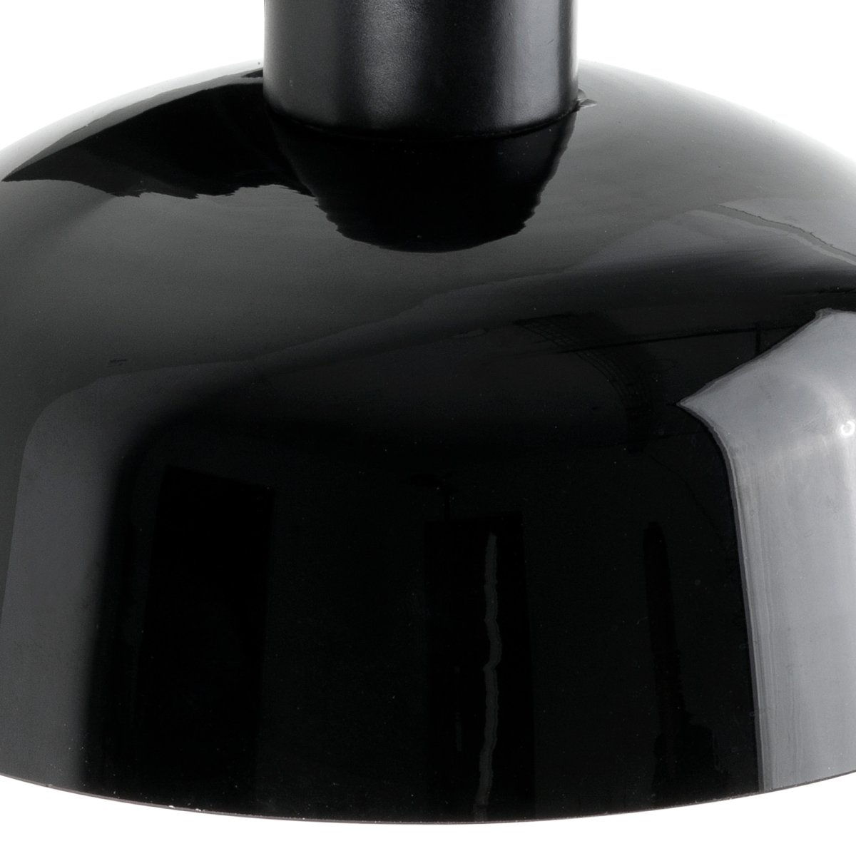 Tatawin Ø18 Musta kattovalaisin valmistajalta Faro Barcelona - Tatawin on kattovalaisin, jossa on musta runko ja musta metallinen varjostin, joka levitt&auml;&auml; suunnattua, tunnelmallista valoa.