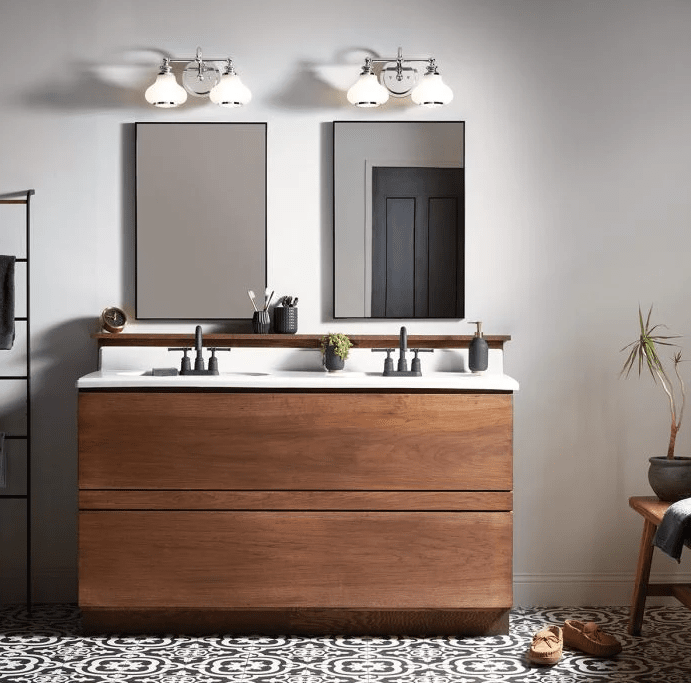 Ainsley 40cm Kiillotettu kromi kylpyhuoneen valaisin valmistajalta Elstead Lighting - Kupolimaiset opaalilasivarjostimet tarjoavat pehme&auml;n ja miellytt&auml;v&auml;n valon, ja ne on yhdistetty eleganttiin kiillotettuun kromiin, joka viimeistelee kokonaisuuden.