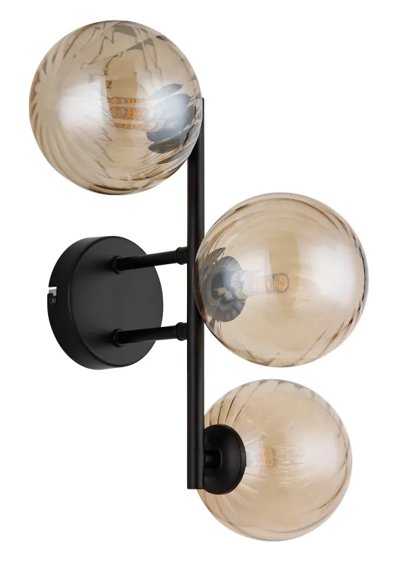 Conor 36cm Keltainen seinävalaisin valmistajalta Globo Lighting - Conor v&auml;gglampa i mattsvart med amberf&auml;rgade glassf&auml;rer ger en modern och elegant touch till vilket rum som helst.