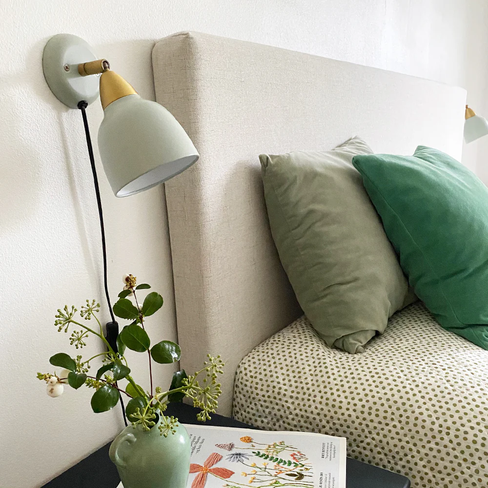 Urban Short Vaaleanvihreä lukulamppu valmistajalta Superliving - Ihanteellinen makuuhuoneeseen, olohuoneeseen tai ty&ouml;huoneeseen &ndash; Urban Short on joustava ja ajaton valaistusratkaisu, joka korostaa mink&auml; tahansa huoneen tyyli&auml;!