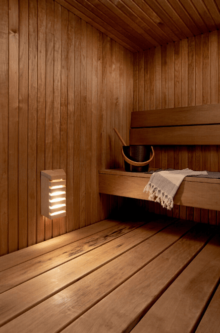 Saunaled V Puu valmistajalta Airam - Saunaled V (pysty) on tyylik&auml;s saunavalaisin kiinte&auml;ll&auml; LEDill&auml;.