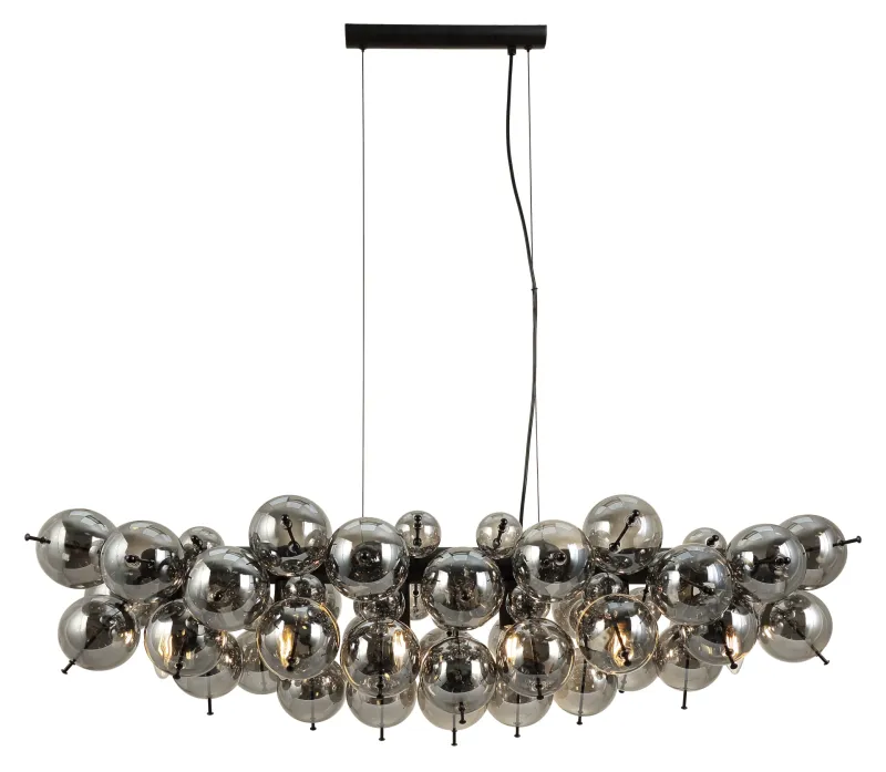 Udo 120cm Savun värinen kattovalaisin valmistajalta Globo Lighting - Den mattsvarta metallen ger lampan en sofistikerad och modern k&auml;nsla.