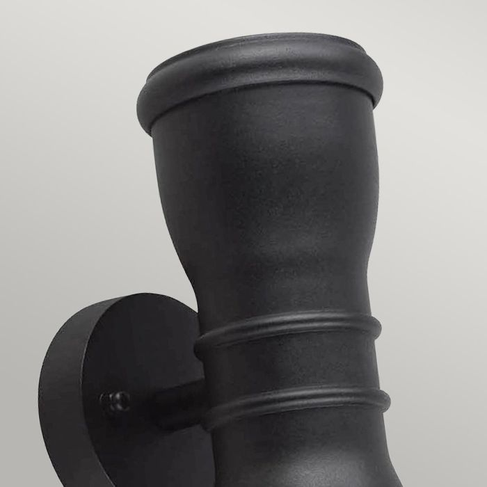 Malvern 23cm Musta ulkovalo valmistajalta Elstead Lighting - Med sin upp- och ned&aring;triktade ljusspridning skapar Malvern en vacker belysningseffekt p&aring; fasaden, perfekt f&ouml;r entr&eacute;er, uteplatser och g&aring;ngv&auml;gar.