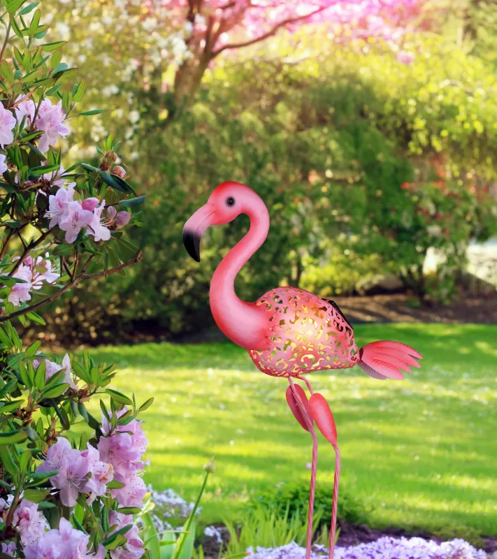 Flamingo Vaaleanpunainen aurinkokennolamppu valmistajalta Globo Lighting - Lys upp tr&auml;dg&aring;rden med en charmig flamingo i solcellsbelysning!