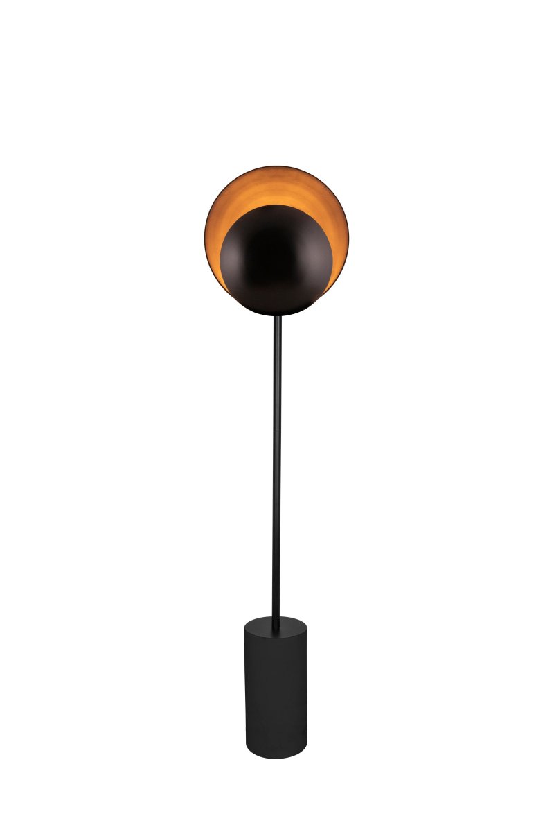 Orbit Musta lattiavalaisin valmistajalta Globen Lighting - Mattamustaksi lakatusta metallista valmistetussa Orbitissa on piilotettu varjostin, joka antaa ep&auml;suoraa valoa.