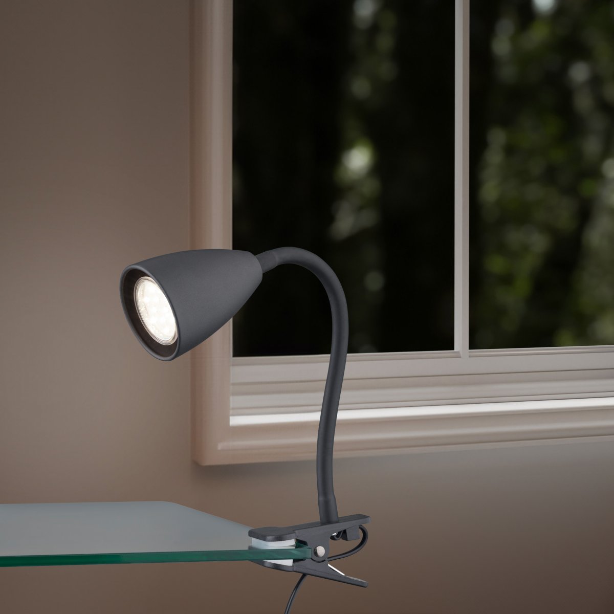 Wanda Musta nipistinvalaisin valmistajalta Trio Lighting - 