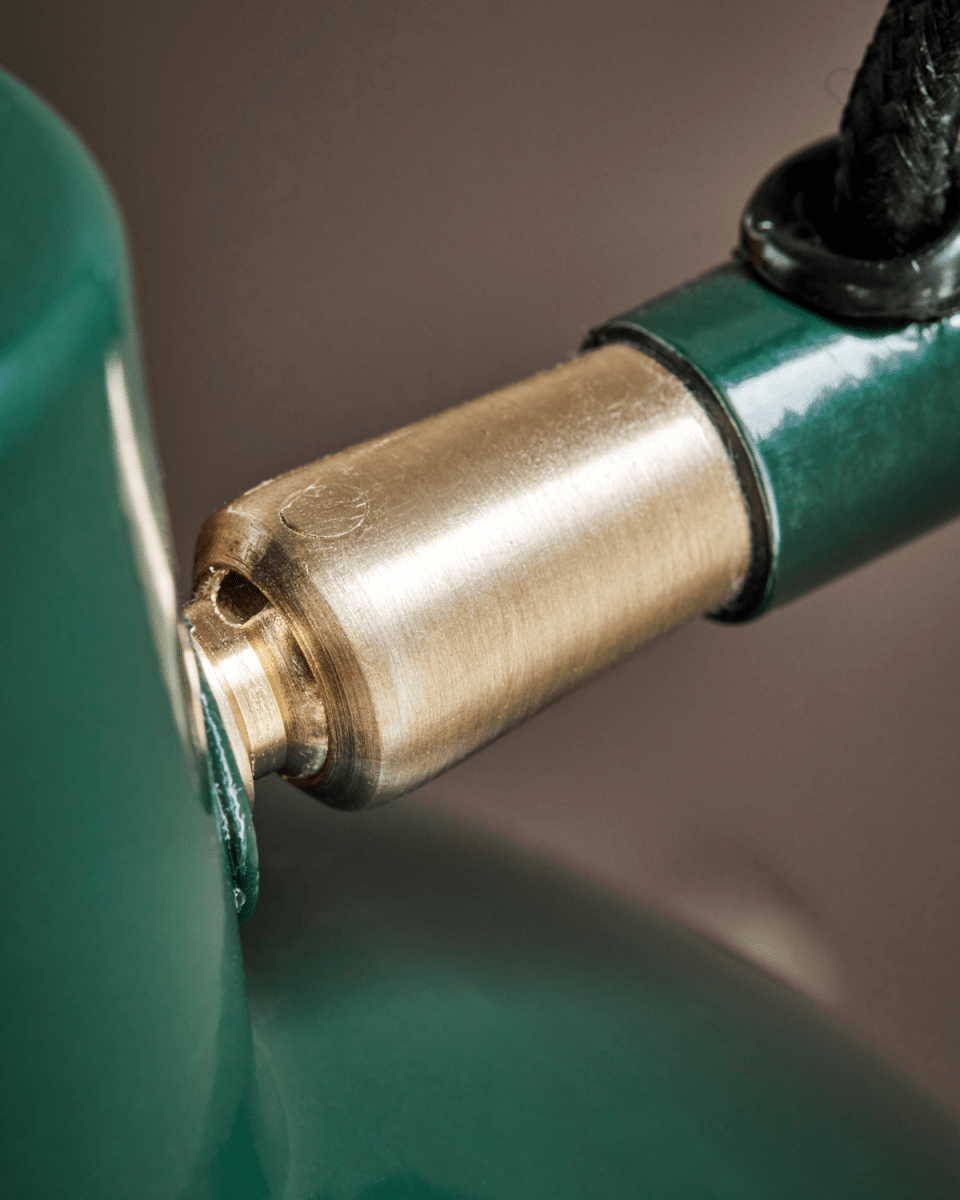 Desk Ø18 Vihreä seinävalaisin valmistajalta House Doctor - Tämä valaisin sopii täydellisesti mihin tahansa huoneeseen, ja siinä yhdistyvät tyyli ja toimivuus.