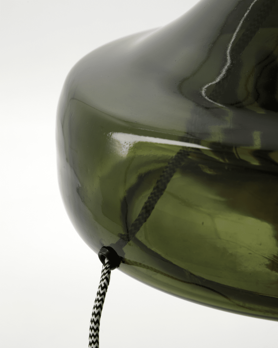 Matte 68cm Vihreä pöytävalaisin valmistajalta House Doctor - Tilava muotoilu lisää raikasta tunnelmaa mihin tahansa huoneeseen ja luo harmonisen tasapainon modernin ja ajattoman eleganssin välille.