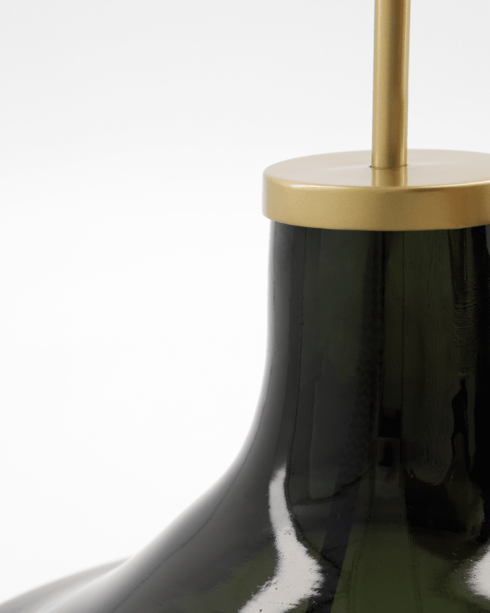 Matte 68cm Vihreä pöytävalaisin valmistajalta House Doctor - Tilava muotoilu lisää raikasta tunnelmaa mihin tahansa huoneeseen ja luo harmonisen tasapainon modernin ja ajattoman eleganssin välille.