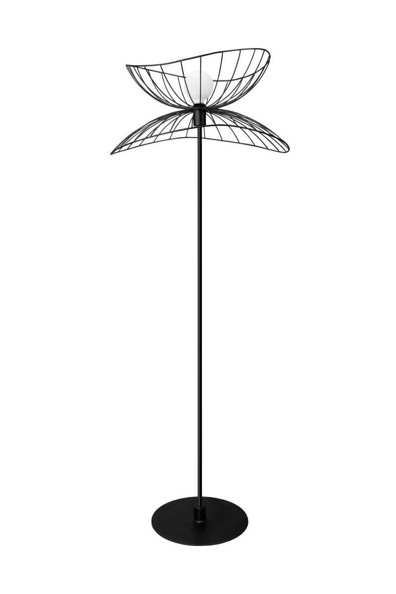 Ray Musta lattiavalaisin valmistajalta Globen Lighting - Se on lamppu, joka ottaa vallan ja asettaa merkin; huone, t&auml;m&auml; on mustaa metallia ja siin&auml; on 200 cm pitk&auml; musta tekstiilikaapeli, jossa on kytkin.