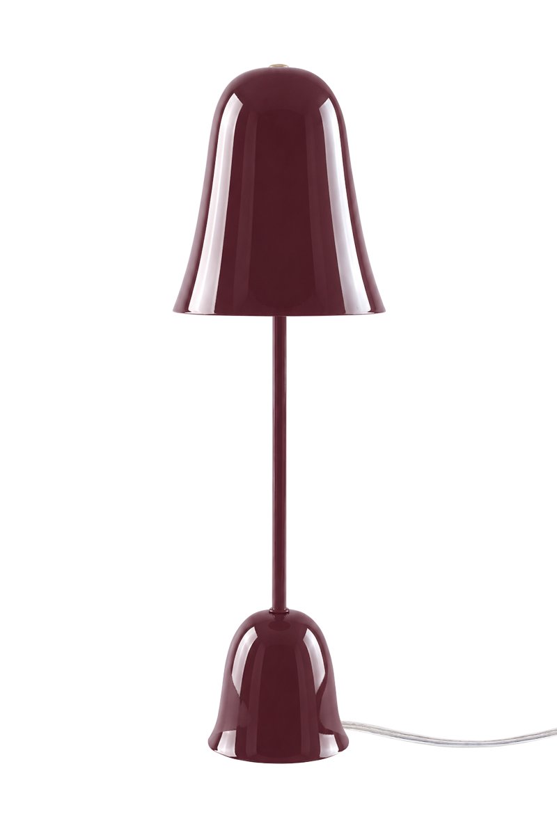 Blåklockan 50cm Burgundi pöytävalaisin valmistajalta Globen Lighting - Bluebell on tyylikäs ja ajaton pöytävalaisin, joka on valmistettu raudasta ja jossa on korkeakiiltoinen viininpunainen viimeistely.