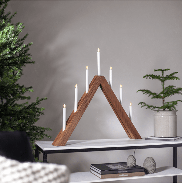 Acca Puu valmistajalta Star Trading - Adventtikynttil&auml;njalassa on 7 LED-valoa, jotka s&auml;teilev&auml;t kaunista hehkua.