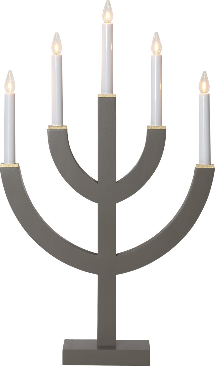 Anno Mooli valmistajalta Star Trading - Kynttil&auml;njalka on sek&auml; moderni ett&auml; perinteinen ja sopii t&auml;ydellisesti ikkunaan tai sein&auml;&auml;n.