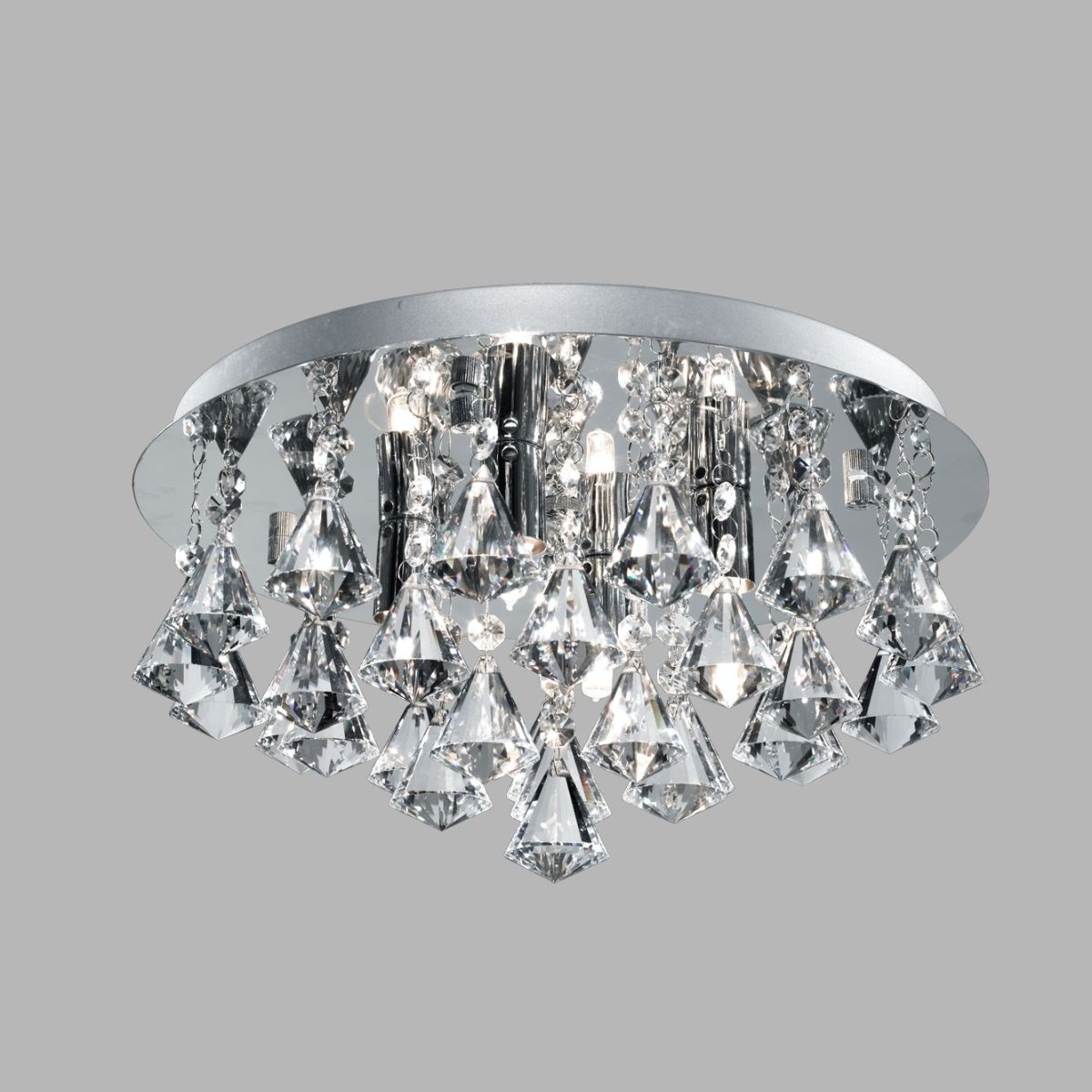 Hanna Ø38 Kromi kylpyhuoneen valaisin valmistajalta Searchlight - Lampun kimaltelevat kiteet vangitsevat ja heijastavat valon; ainutlaatuinen tapa, joka luo lumoavan tunnelman.