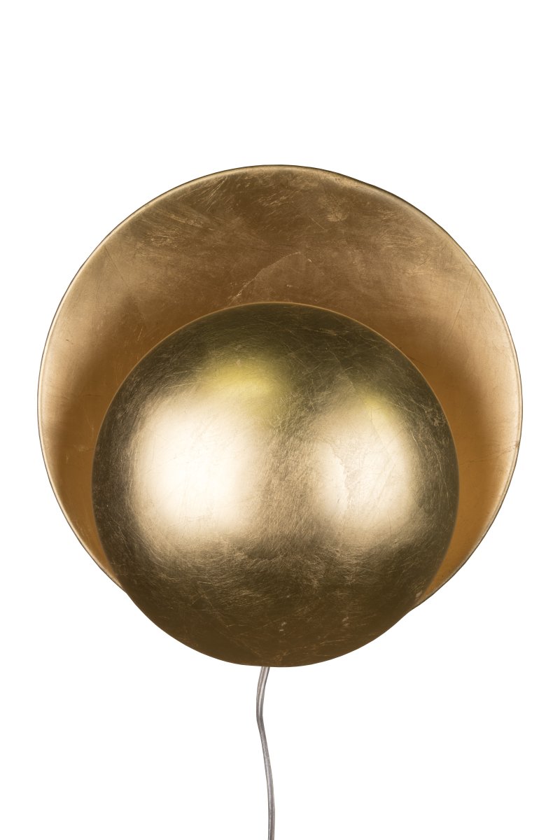 Orbit Ø30 Messinki seinävalaisin valmistajalta Globen Lighting - Orbit on valmistettu metallista ja luo pehmeän valon, koska valonlähde on piilossa varjostimien välissä.