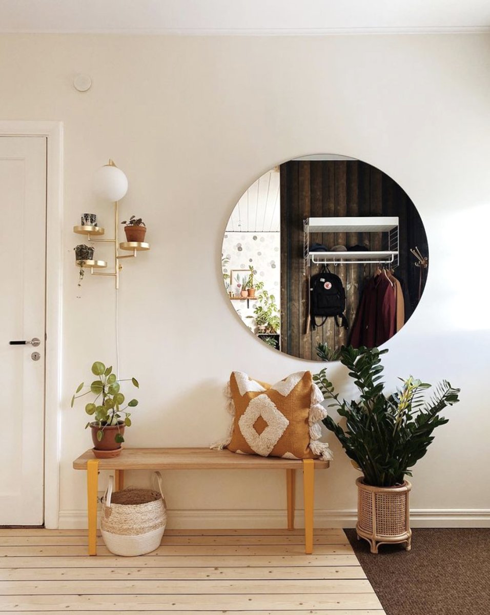 Astoria 62cm Harjattu messinki seinävalaisin valmistajalta Globen Lighting - Valaisin on valmistettu metallista, mattavalkoisesta lasivarjostimesta ja siinä on 200 cm pitkä tekstiilijohto kytkimellä ja pistokkeella.