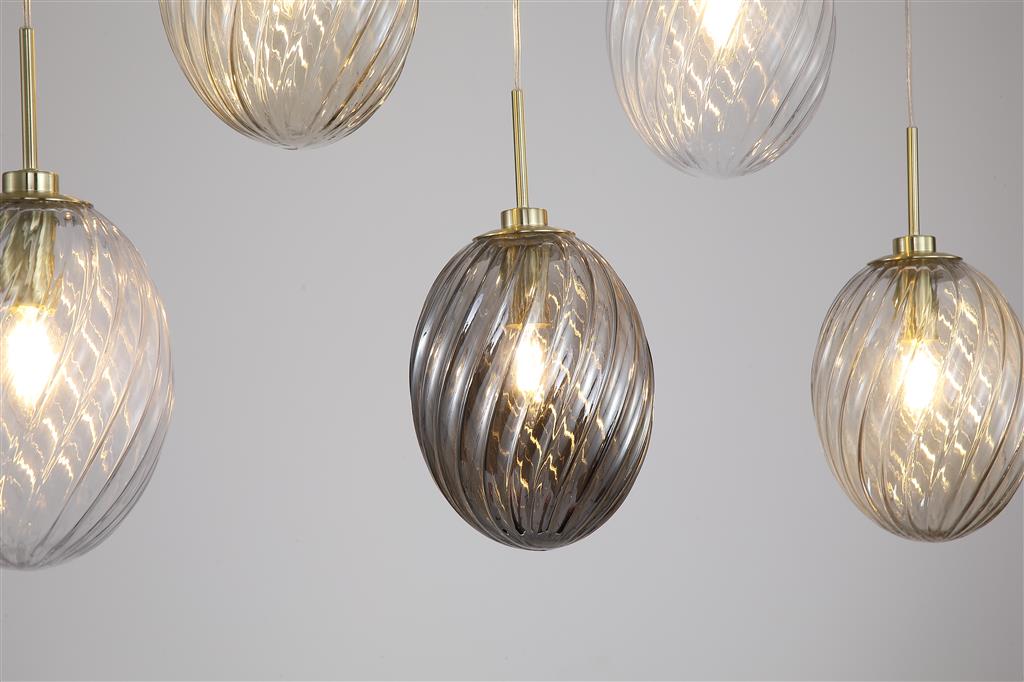 Whirl 92cm Messinki kattovalaisin valmistajalta Searchlight - Valaisin on valmistettu metallista, ja sen satiinimessinkiviimeistely lisää lämpimän ja elegantin tunnelman.