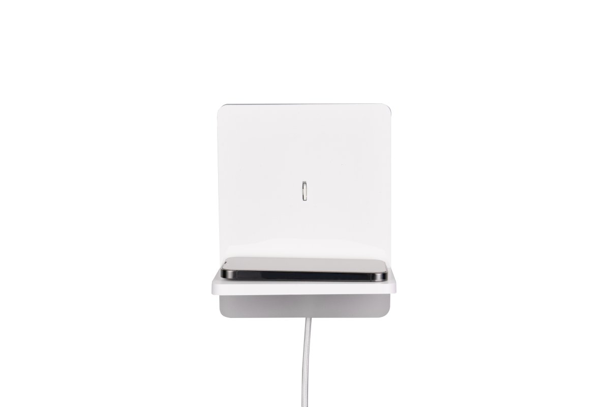 Fairfield 20cm Valkoinen seinävalaisin valmistajalta Trio Lighting - Integroitu induktiivinen latausasema helpottaa yhteensopivien älypuhelimien lataamista, ja siinä on myös USB- ja USB-C-portit.