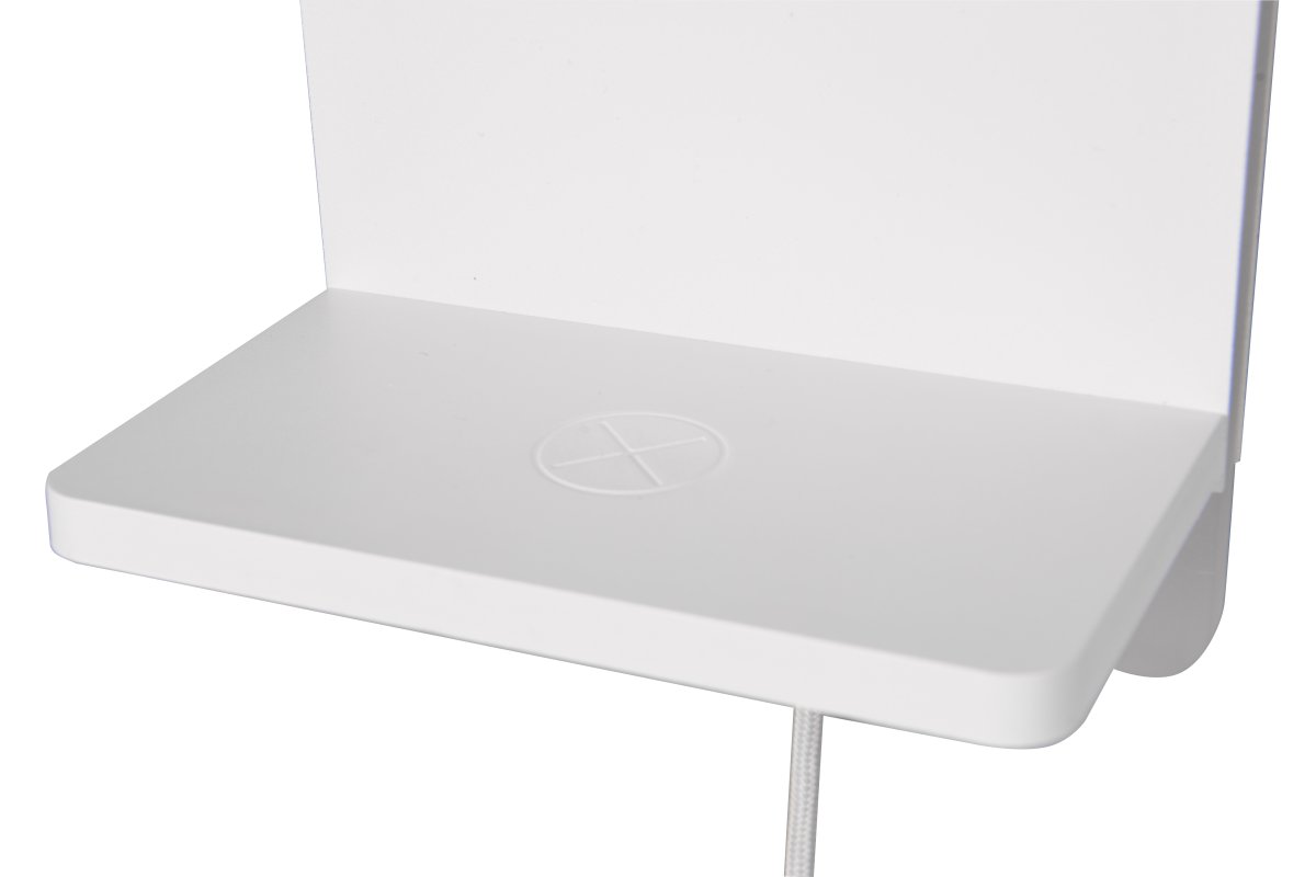 Fairfield 20cm Valkoinen seinävalaisin valmistajalta Trio Lighting - Integroitu induktiivinen latausasema helpottaa yhteensopivien älypuhelimien lataamista, ja siinä on myös USB- ja USB-C-portit.