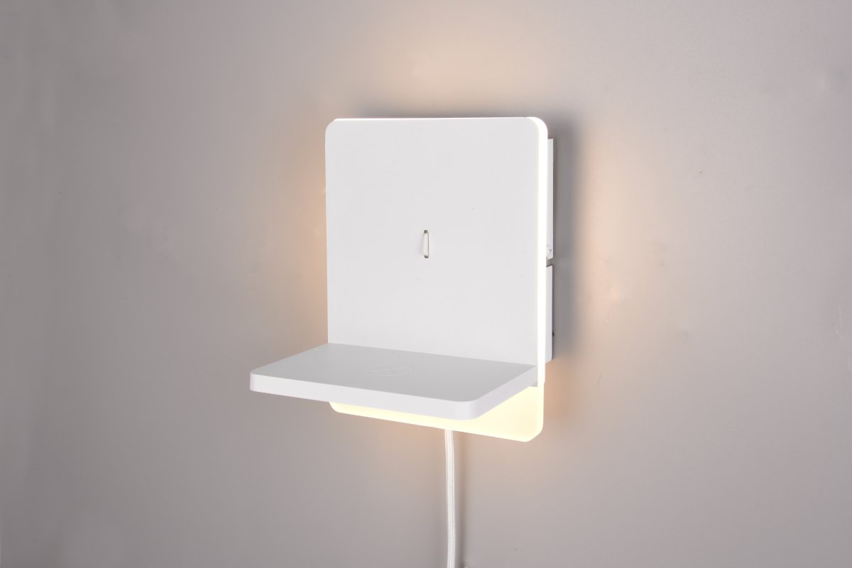 Fairfield 20cm Valkoinen seinävalaisin valmistajalta Trio Lighting - Integroitu induktiivinen latausasema helpottaa yhteensopivien älypuhelimien lataamista, ja siinä on myös USB- ja USB-C-portit.