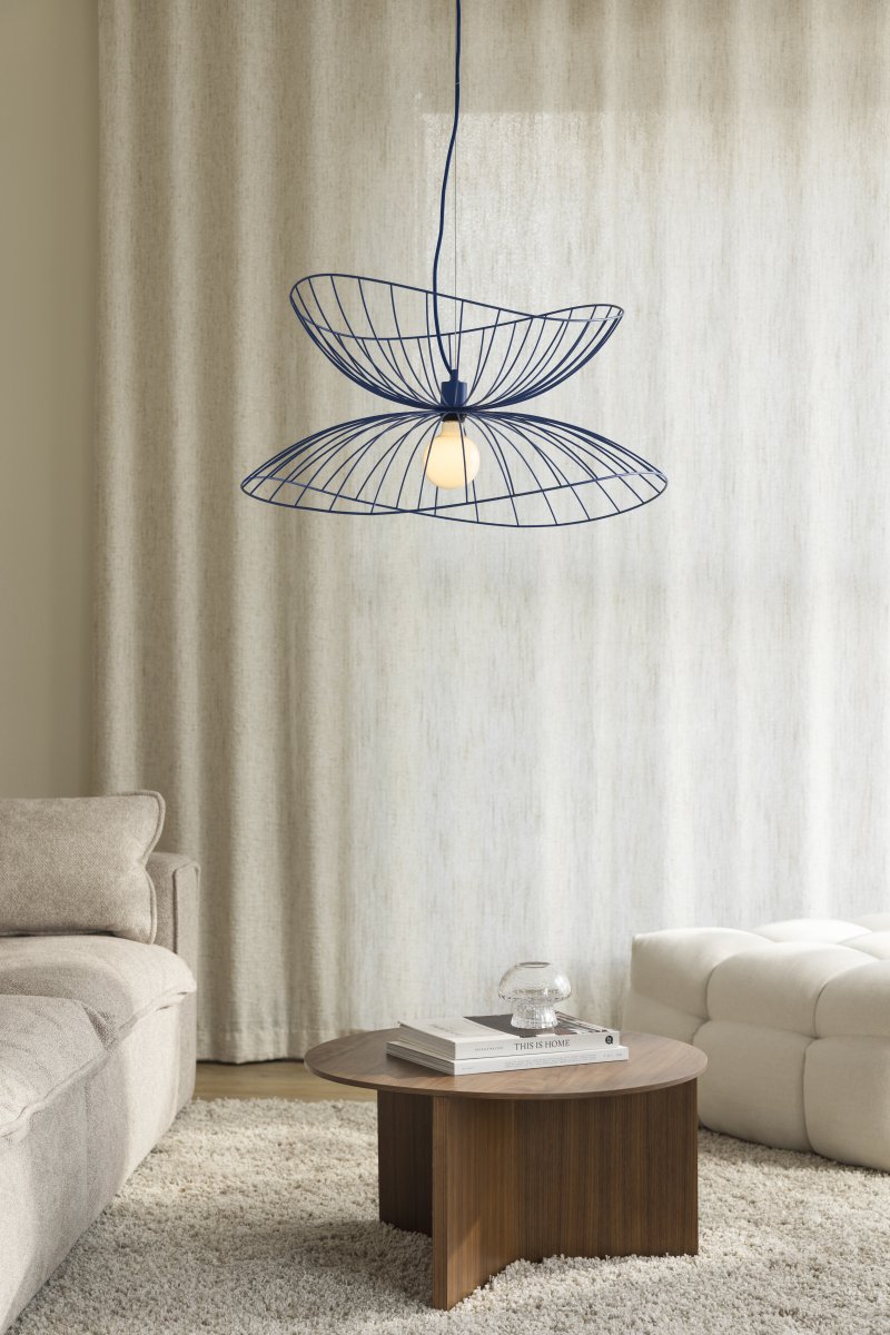 Ray Ø70 Sininen kattovalaisin valmistajalta Globen Lighting - Kaksi varjostinta voidaan järjestää eri tavoin – joko päällekkäin tai sisäkkäin alemman riippuvalaisimen aikaansaamiseksi.