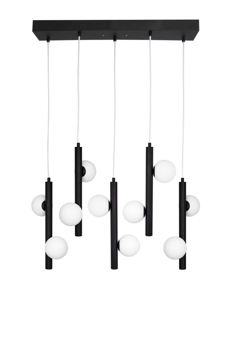 Pearl 70cm Musta kattovalaisin valmistajalta Globen Lighting - T&auml;m&auml; on leve&auml; kattovalaisin mattamustaksi jauhemaalattua metallia, jossa on mattavalkoiset lasikuvut, jotka muistuttavat helmi&auml;.