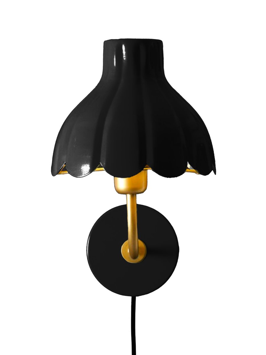 Wells 35cm Musta lukulamppu valmistajalta PR Home - Wells on koristeellinen metallinen sein&auml;valaisin, jolla on pehme&auml; ja romanttinen ilme.