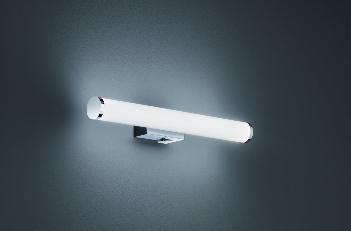 Mattimo 40cm Kromi kylpyhuoneen valaisin valmistajalta Trio Lighting - Siin&auml; yhdistyv&auml;t kromi ja valkoinen muovi harmonisen ilmeen saamiseksi, ja sit&auml; voidaan ohjata sein&auml;kytkimell&auml; tai integroidulla kytkimell&auml;.