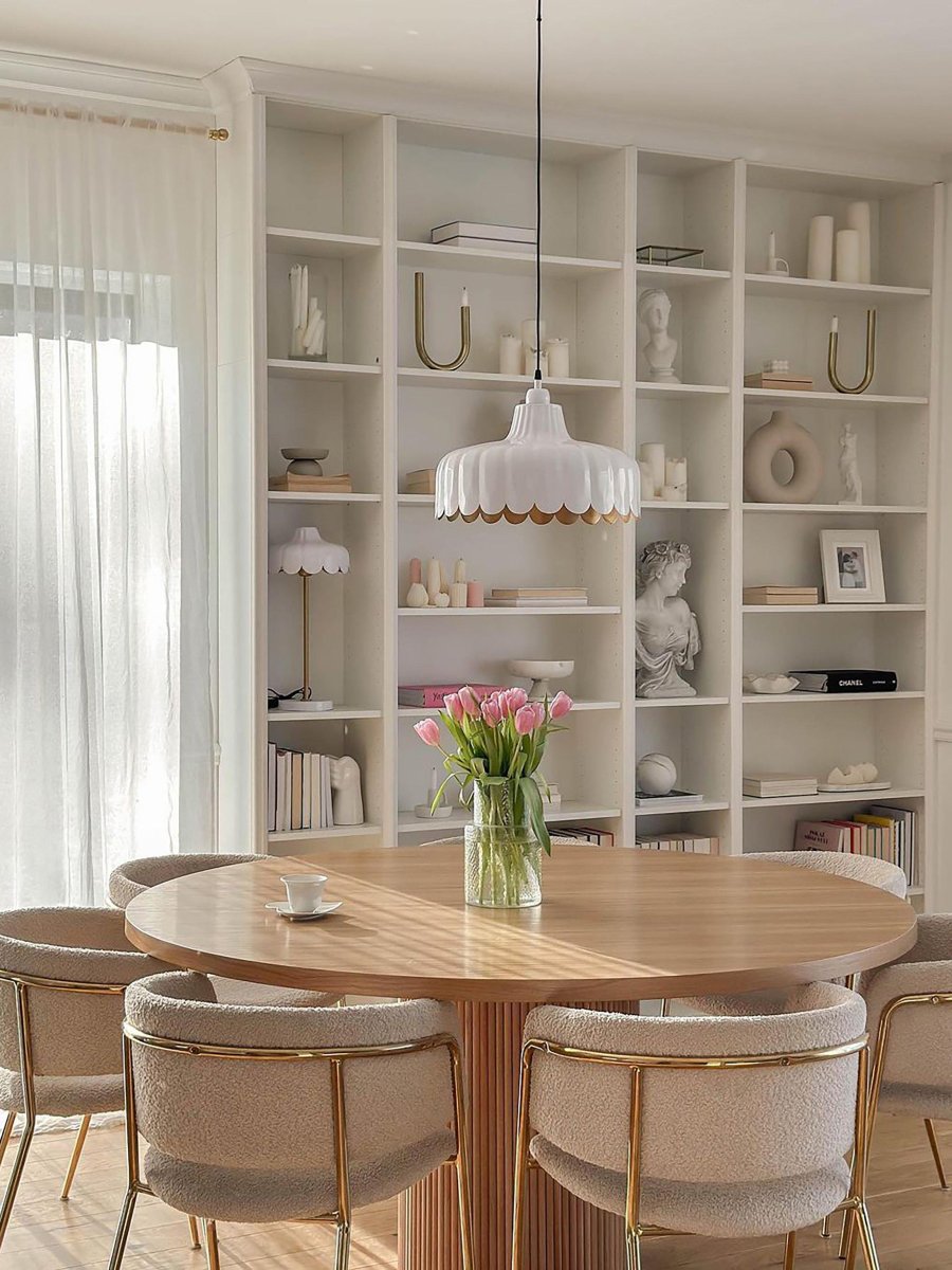 Wells Ø45 Valkoinen kattovalaisin valmistajalta PR Home - Olemme saaneet inspiraationsa kukasta ja luoneet tämän sarjan useissa väreissä ja malleissa.