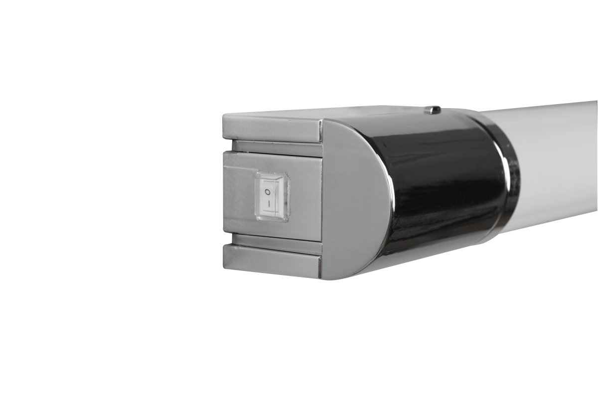 Piera 42cm Kromi kylpyhuoneen valaisin valmistajalta Trio Lighting - Yksinkertaisen ulkonäön ja integroitujen pistorasioiden ansiosta se sopii täydellisesti työtasojen päälle tai peilin viereen.