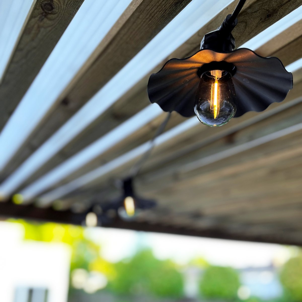 Shady 10 Musta valmistajalta Lightson - Garden Plug &amp; Pelaa LightsOnilta – Joustava ja edullinen 12 voltin järjestelmä puutarhaasi, jonka voit helposti asentaa itse ja jonka voit myöhemmin rakentaa, jopa 50 metriin, jos haluat.
