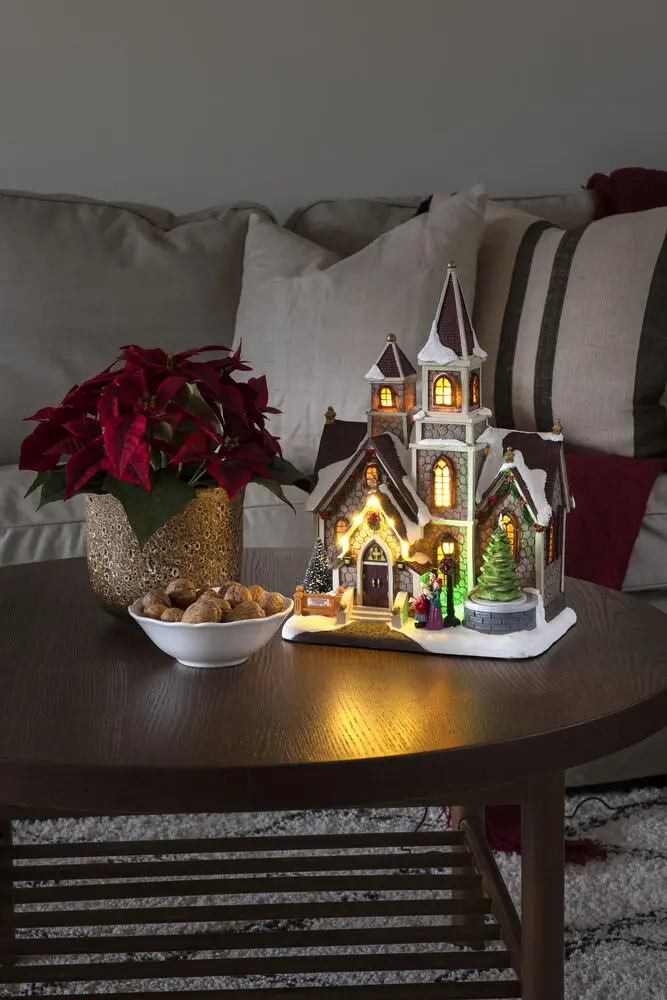 Mekaaninen Joulukoriste Kirkko 38cm Monivärinen valmistajalta Konstsmide - Tunnelmallinen joulukoristelu kirkon muodossa, 11 l&auml;mpim&auml;n valkoista LED-valoa ja klassista joulumusiikkia.