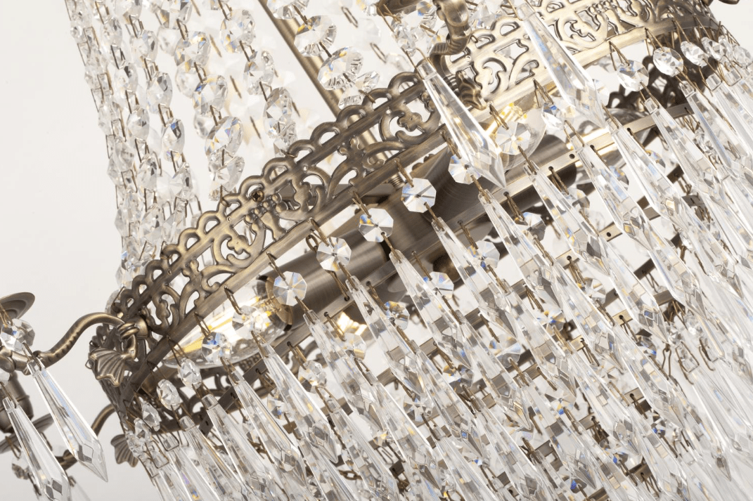 Empire Classic Ø55 Antiikki messinki kristalli valmistajalta Norrsken Design - Kattokruunu, joka luo kotiisi ainutlaatuisen tunnelman ja kiinnittää katseen.