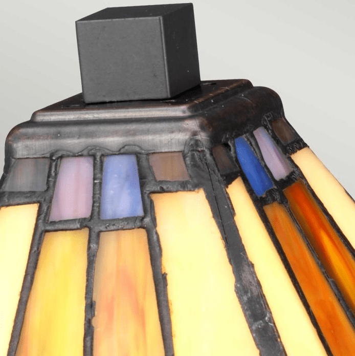 Holmes 30cm Monivärinen valmistajalta Elstead Lighting - Holmes on kompakti ja tyylikäs valaisin, joka sopii täydellisesti yövaloksi tai pieneen hyllyyn.